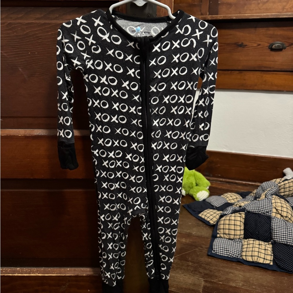 Charming XOXO Patterned Kids Footie